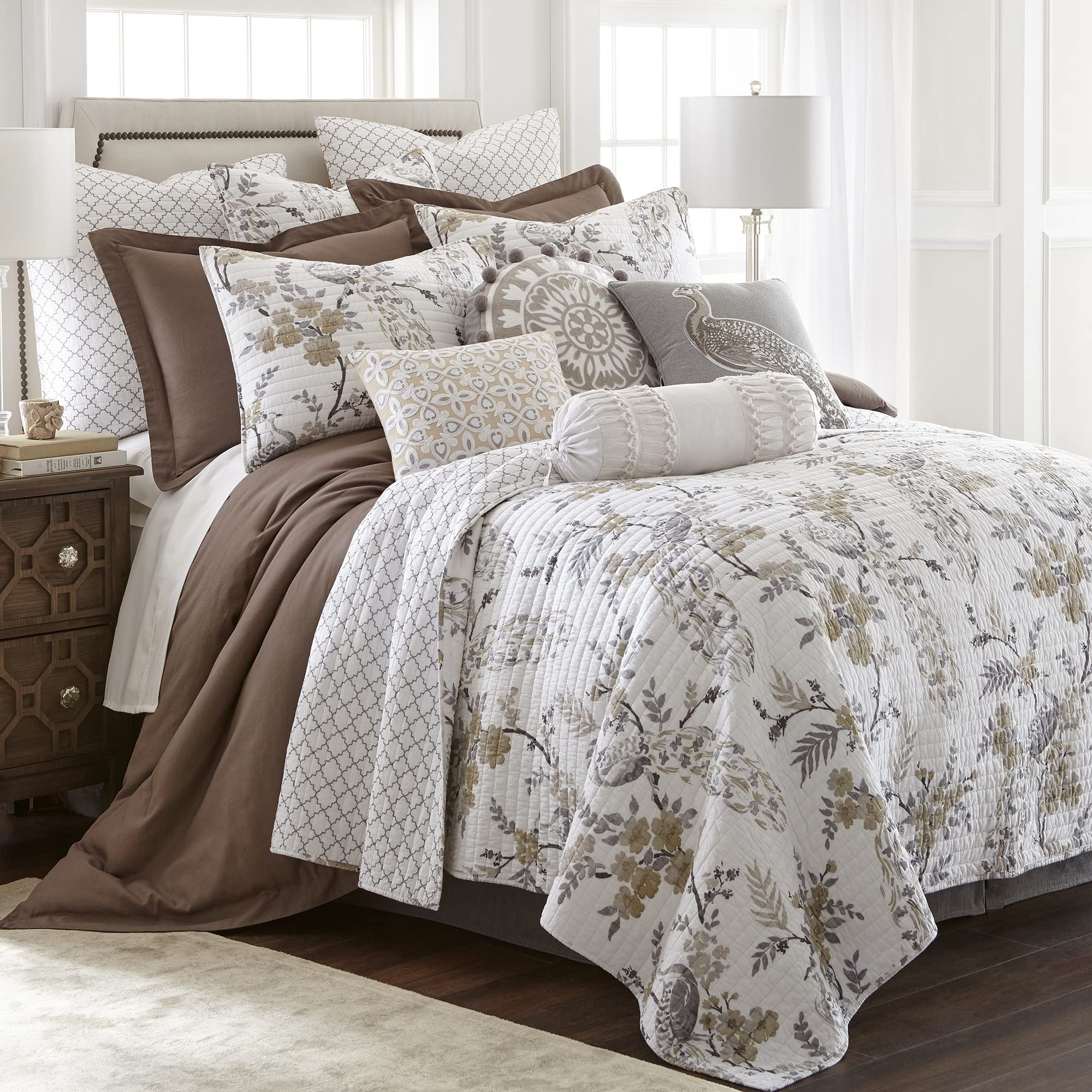 Pisa quilt reversible lattice design in grey and white for versatile decor
