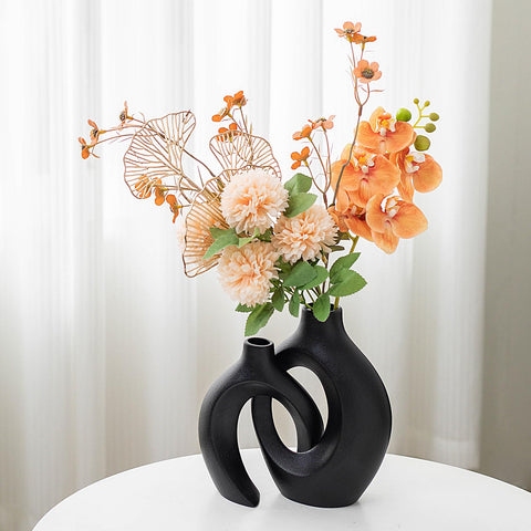 Levvohd display with dried flowers demonstrates versatile styling
