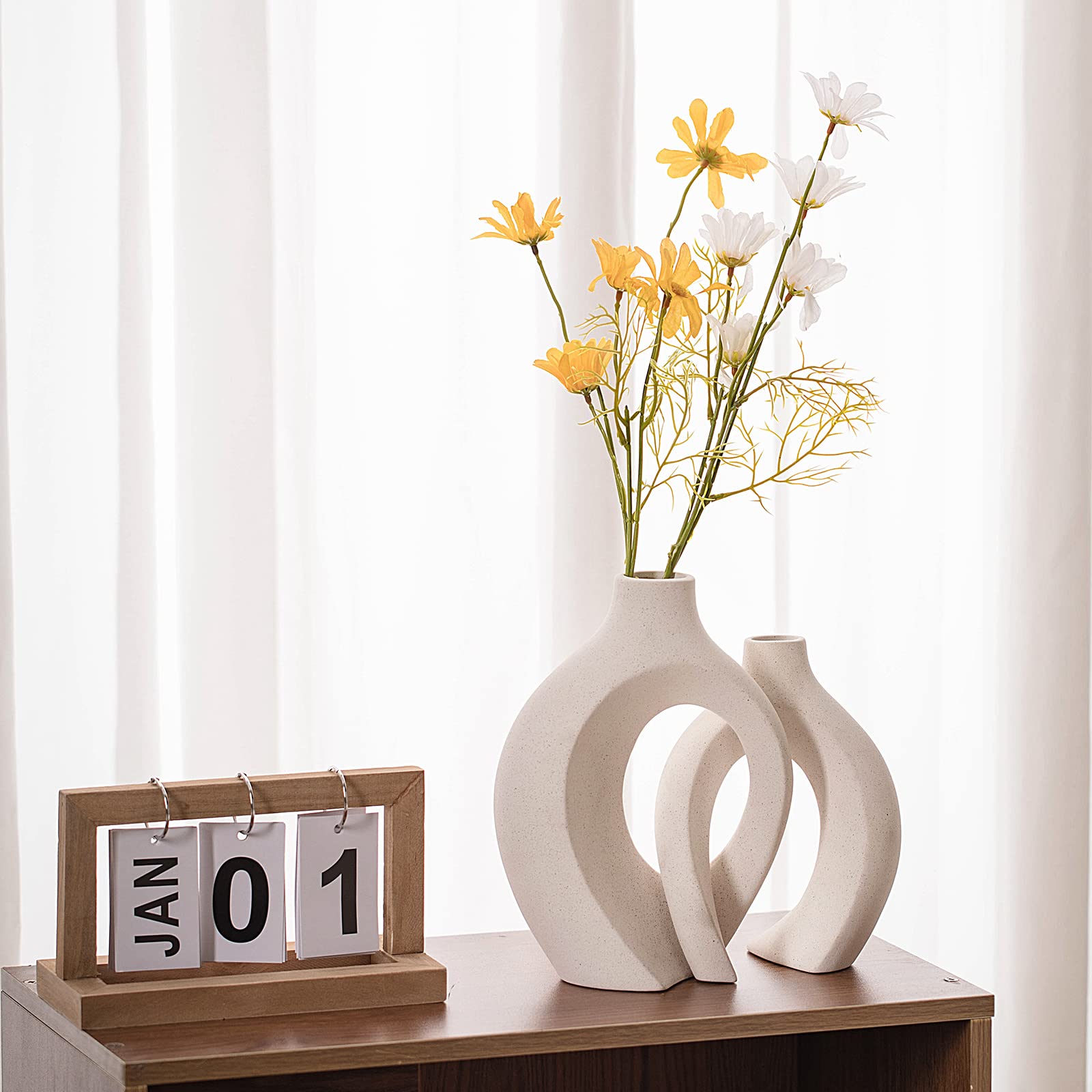 Levvohd hollow ceramic vase short cream white highlights compact form for tabletops