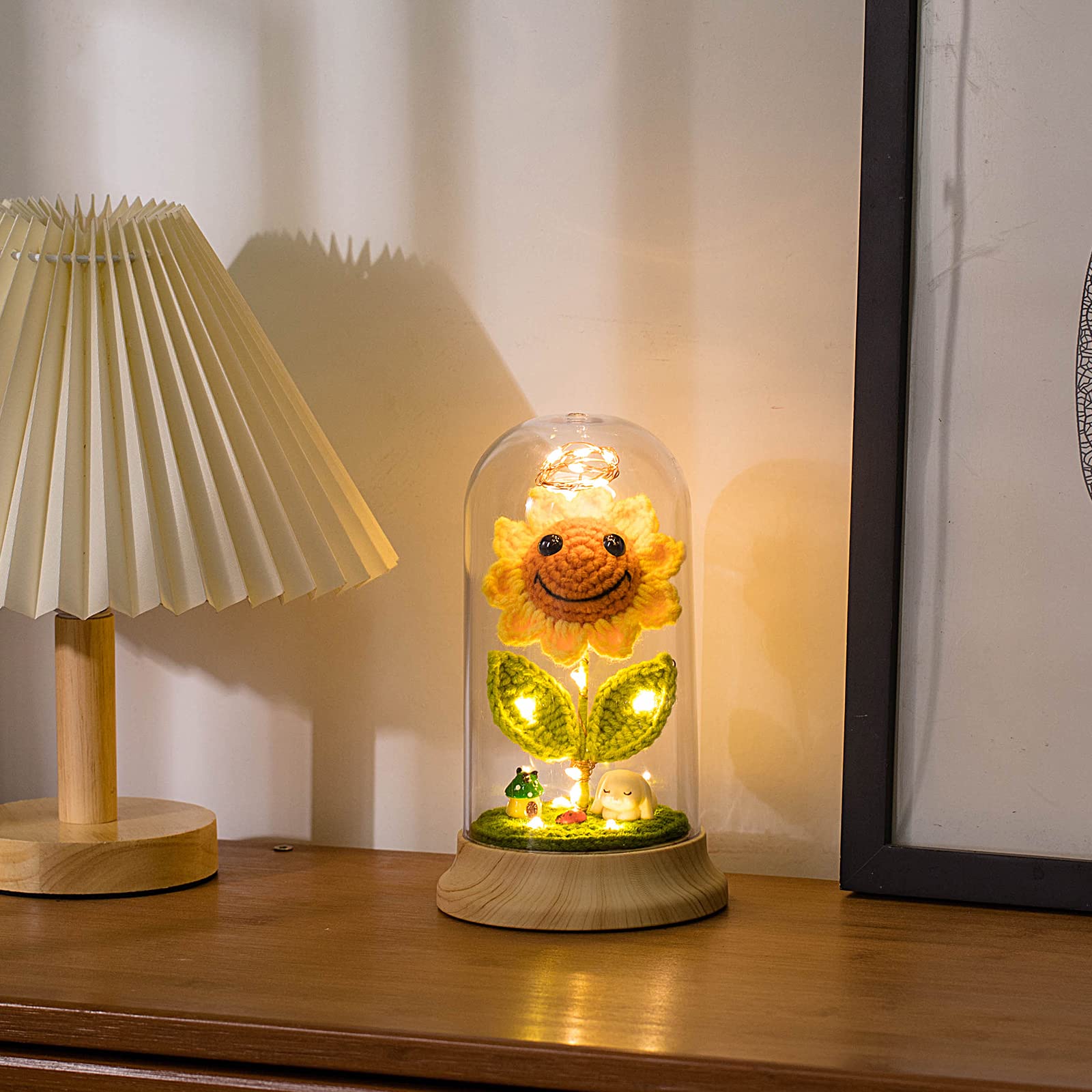 Levvohd miniature ladybug accent enhances decorative charm.