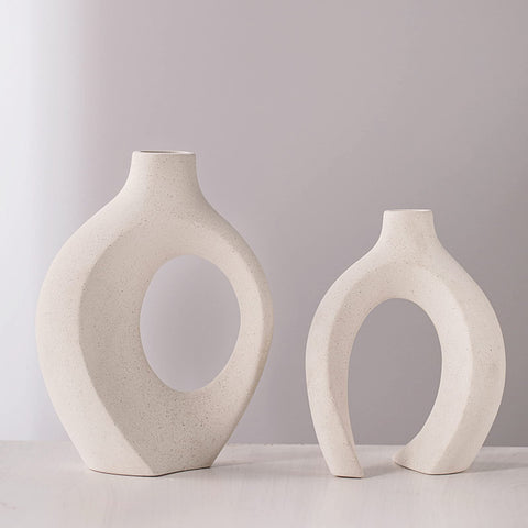 Levvohd vase pair as a wedding centerpiece for elegant décor