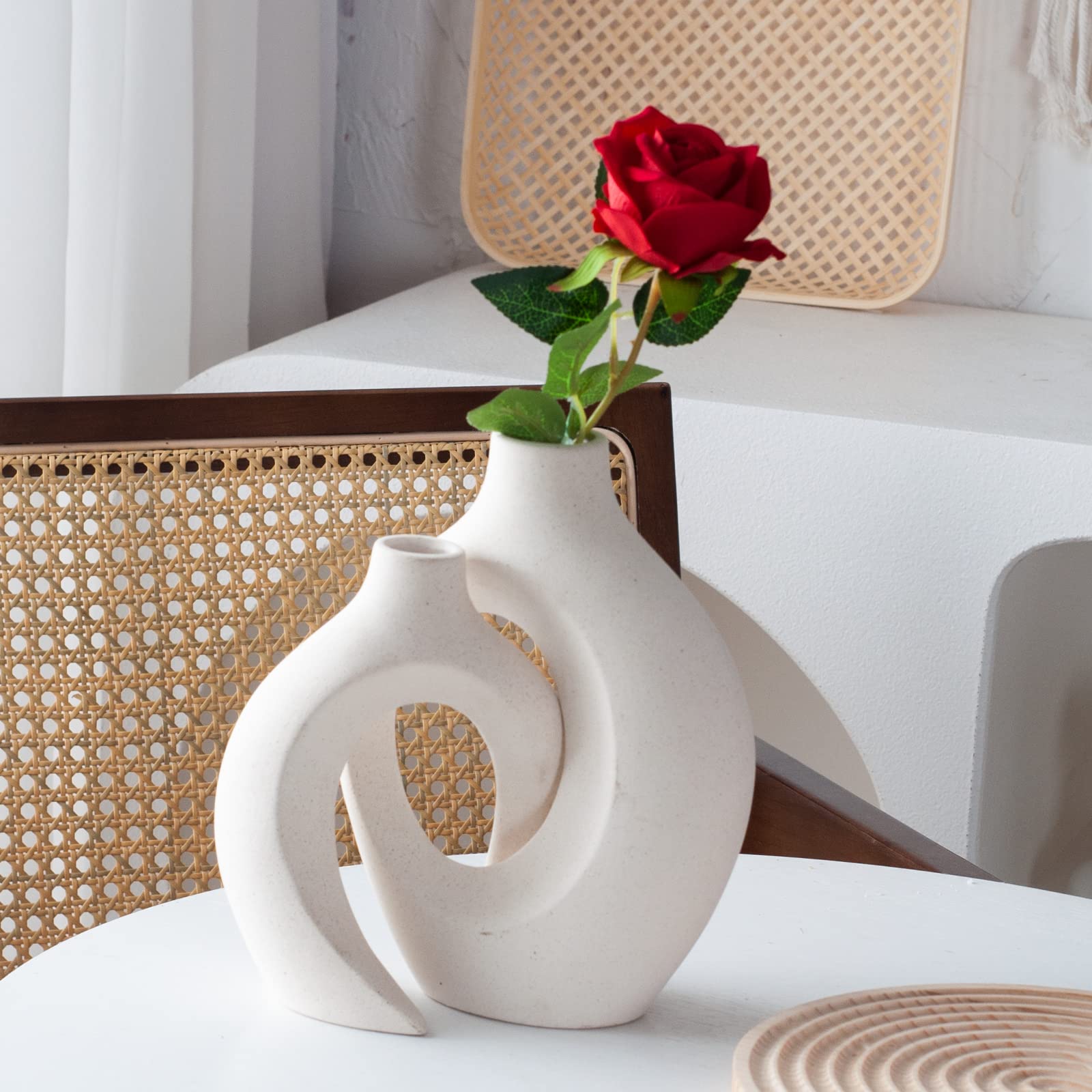 Levvohd vase set features couple-scene art as a focal point