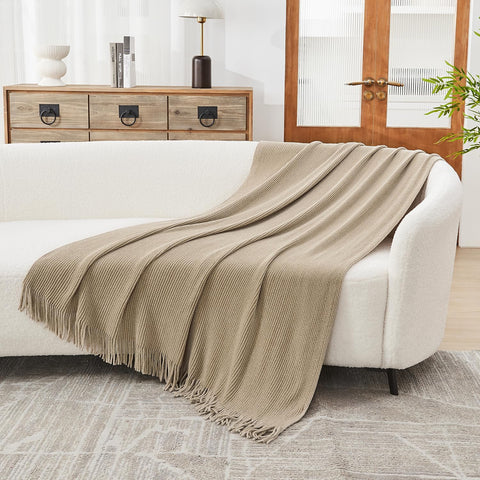 lifein chenille-knit blanket delivers soft-touch comfort for relaxed evenings.