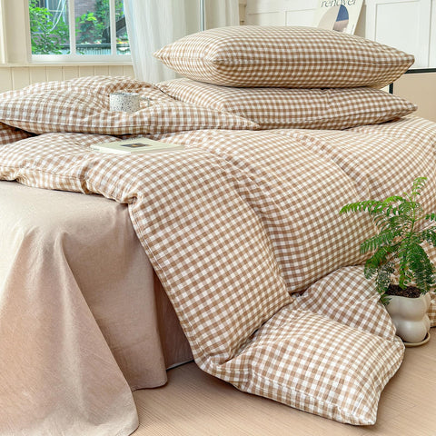 LifeTB all-season comforter offers warmth in winter and coolness in summer.