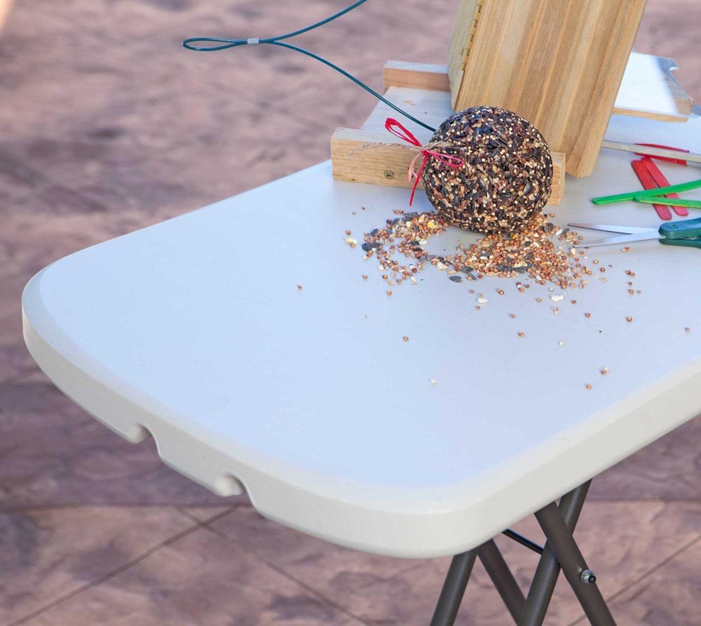 Lifetime 80251 uv-protected-top resists stains and cleans easily