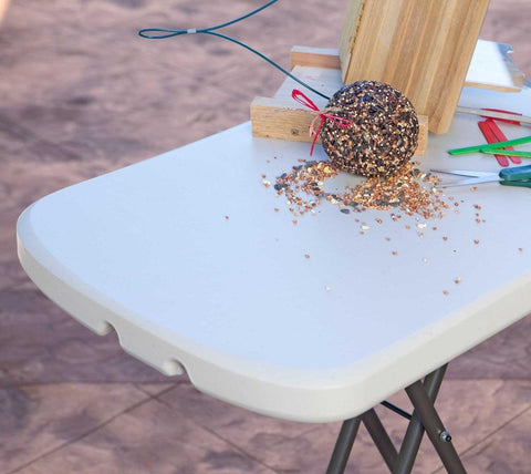 Lifetime 80251 uv-protected-top resists stains and cleans easily