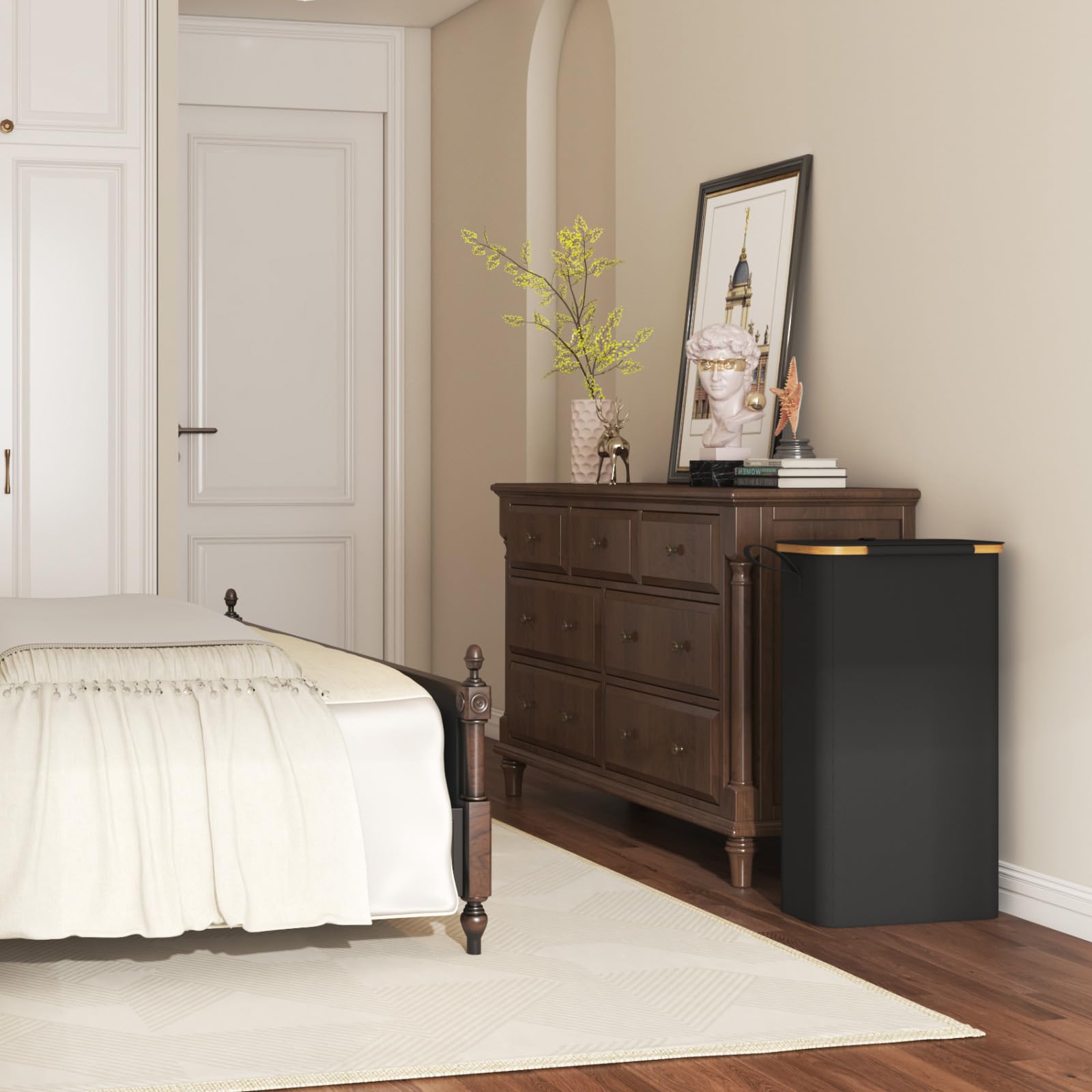 Lifewit lid helps limit odors in shared spaces.