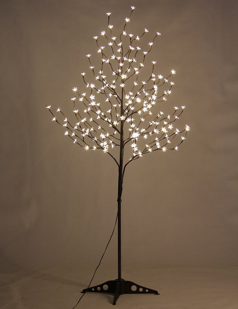 LIGHTSHARE bendable branches on cherry blossom tree allow custom layouts.