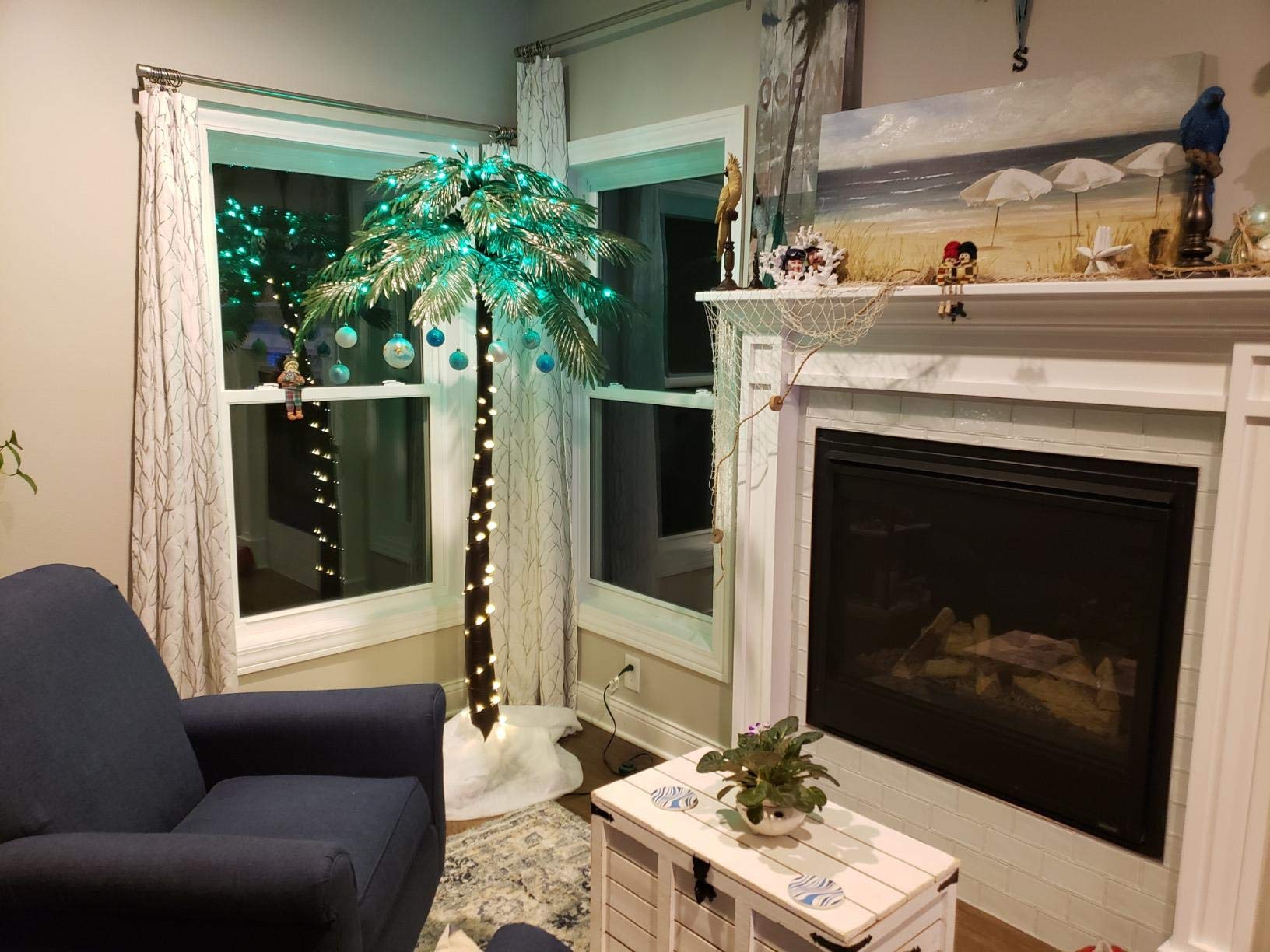 Lightshare outdoor palm tree ideal for patios and poolside settings.