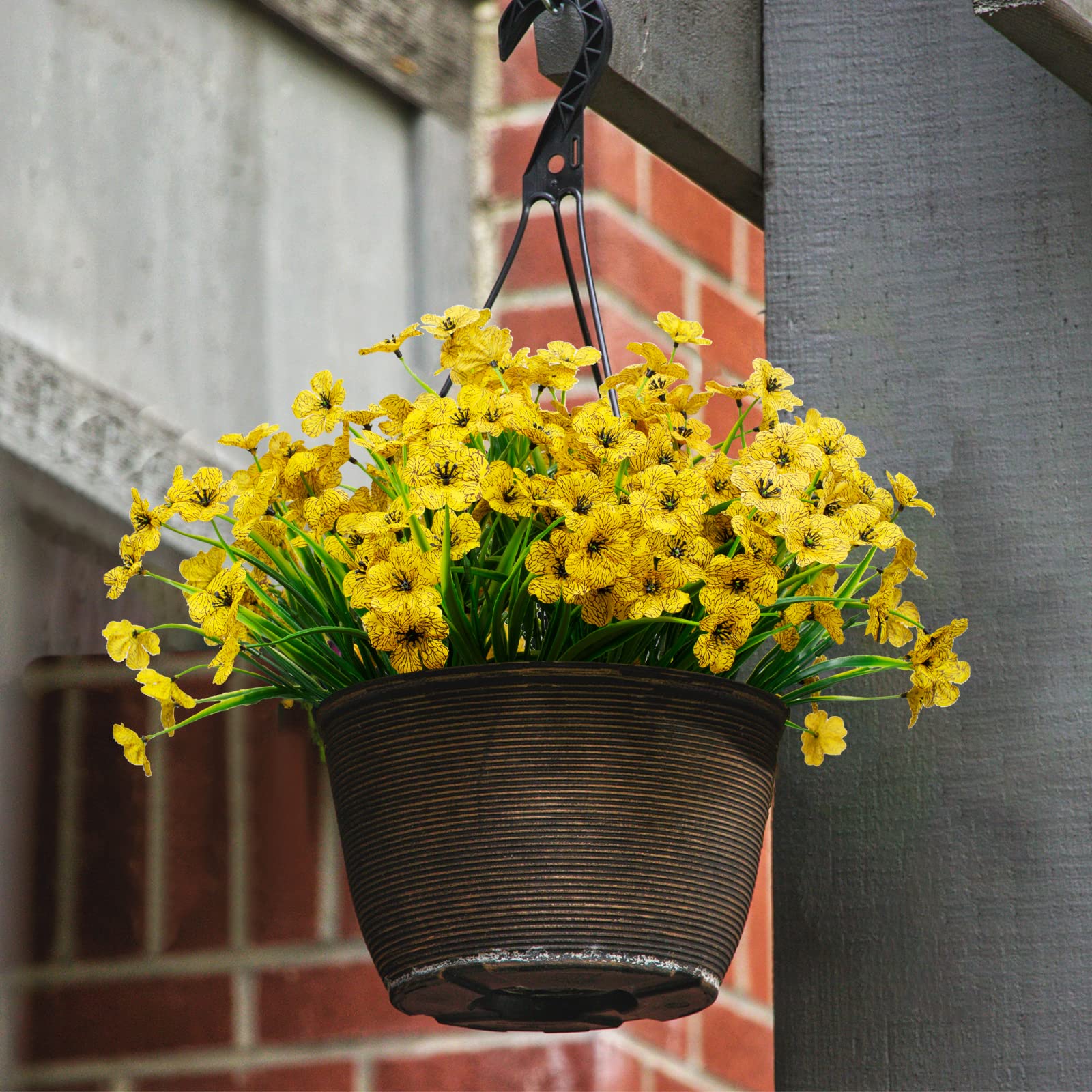 LikSoor UV-resistant shrubs keep color vibrant for garden or balcony displays