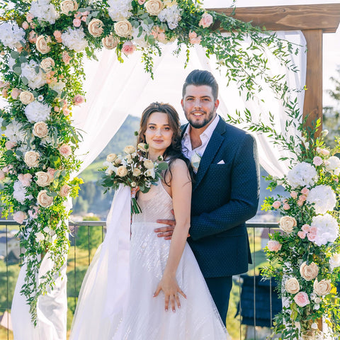 LILUYTO bendable stems help shape natural-looking bouquets.