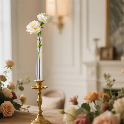Linastu wedding table centerpiece idea using acrylic bud vases.