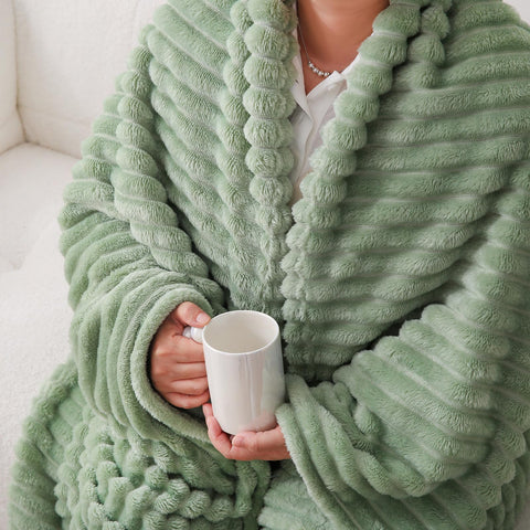 Linecooo 60x80 throw folded for compact storage and easy warmth