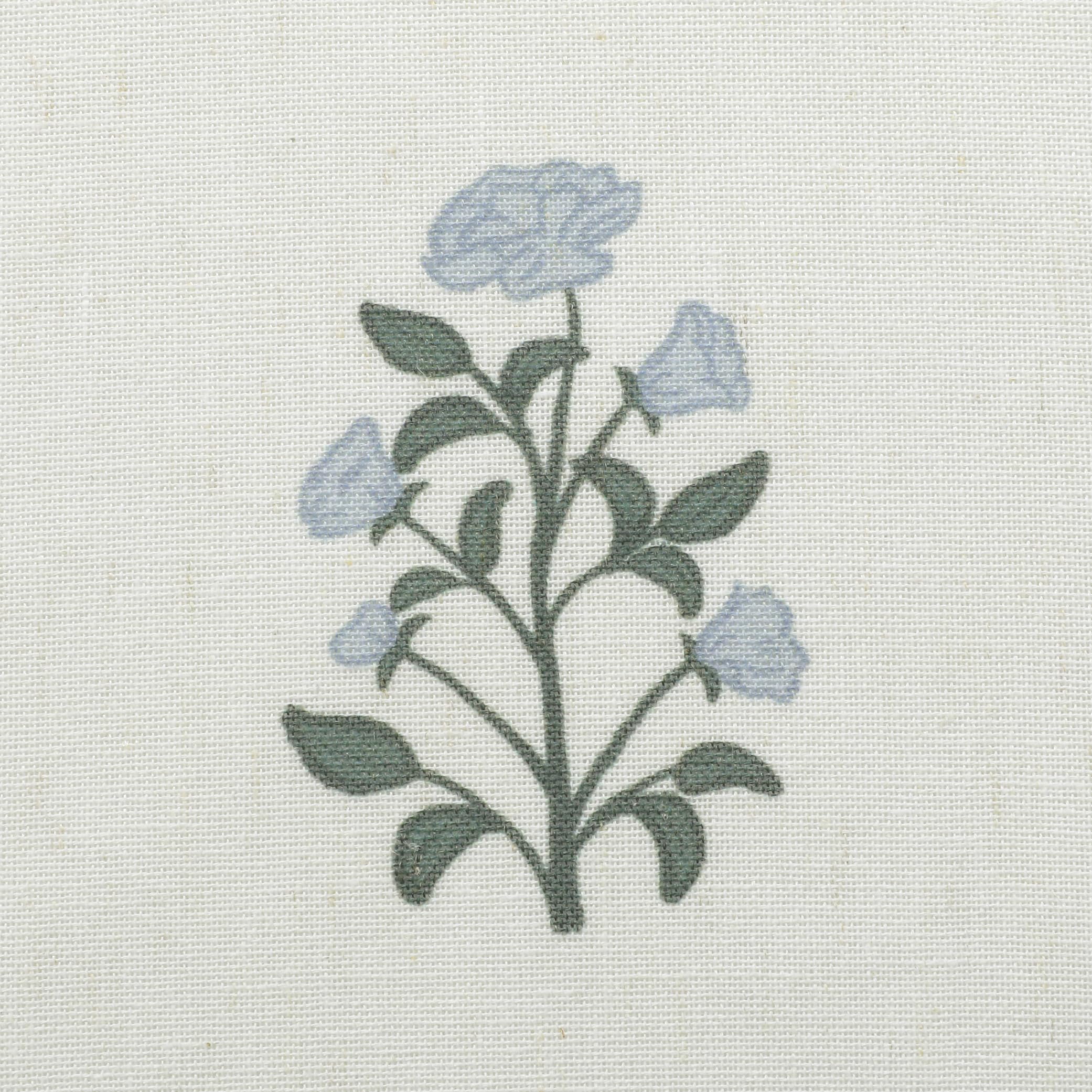 Lino Rosa soft, wrinkle-resistant linen-blend fabric drapes nicely.
