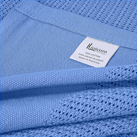 Linteum Blue blanket in a hospital-like room setting for versatility.
