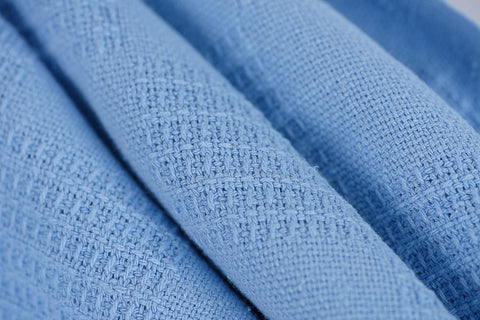 100% cotton Linteum blanket supports skin-friendly comfort.