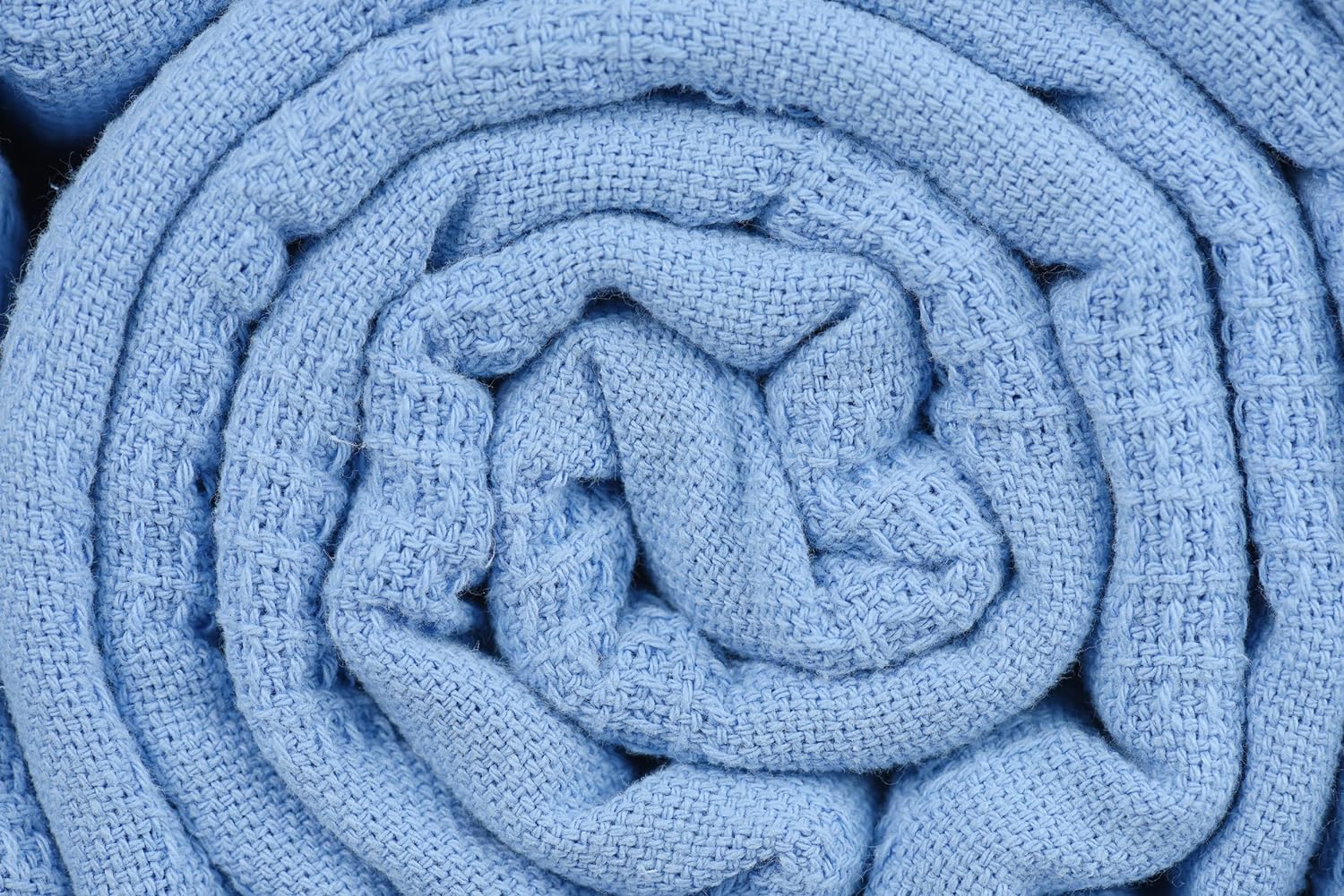Patient-friendly Linteum blanket offering cozy, breathable warmth.