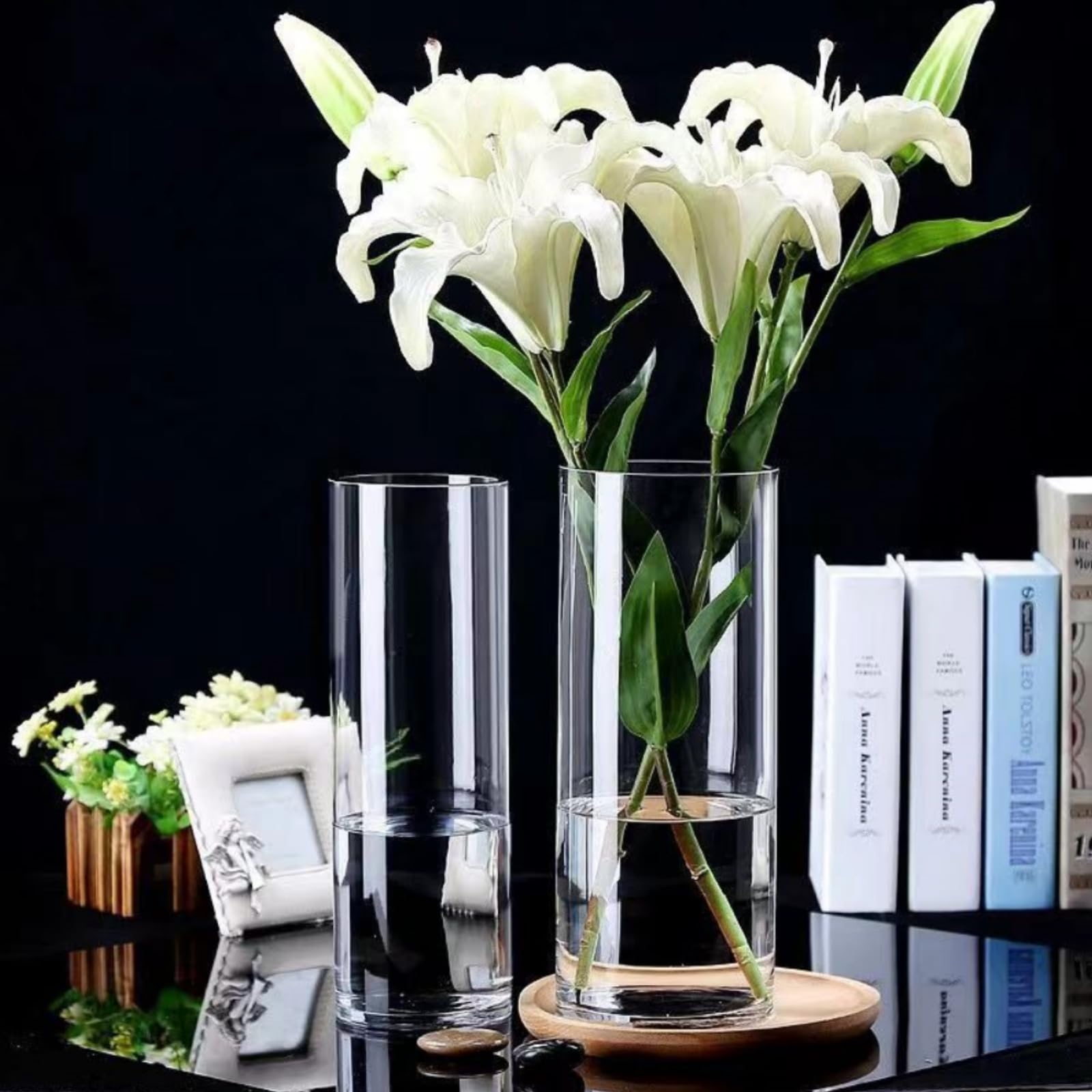 Liotww 10-inch vase shows crystal-clear plastic for premium-looking displays.