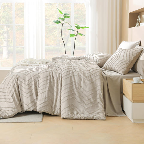 Litanika fitted sheet provides secure fit and year-round comfort.