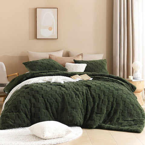 Litanika queen-size comforter texture close-up showing plush surface