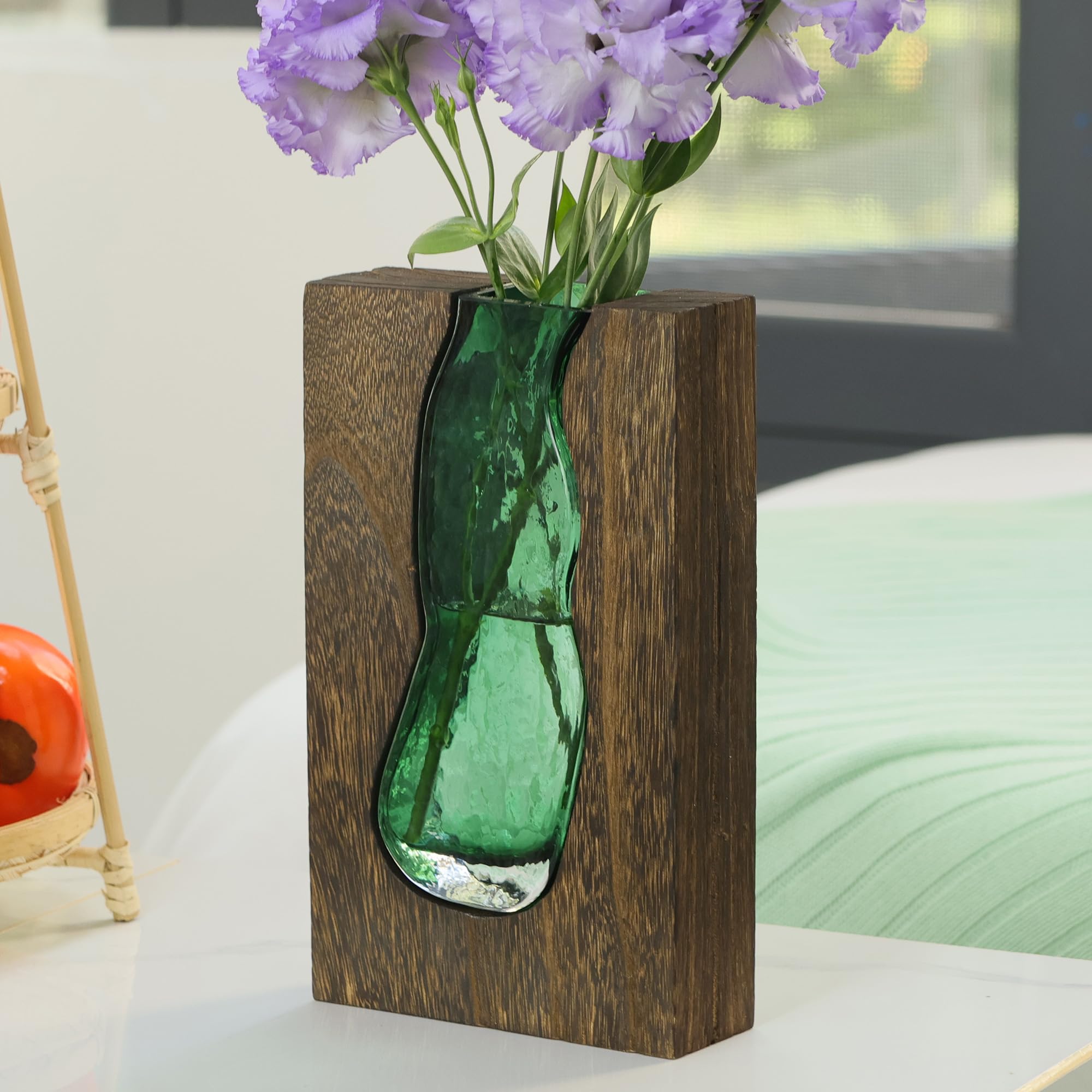 LITIVY wood and glass inlay vase glass closeup reveals smooth edges.