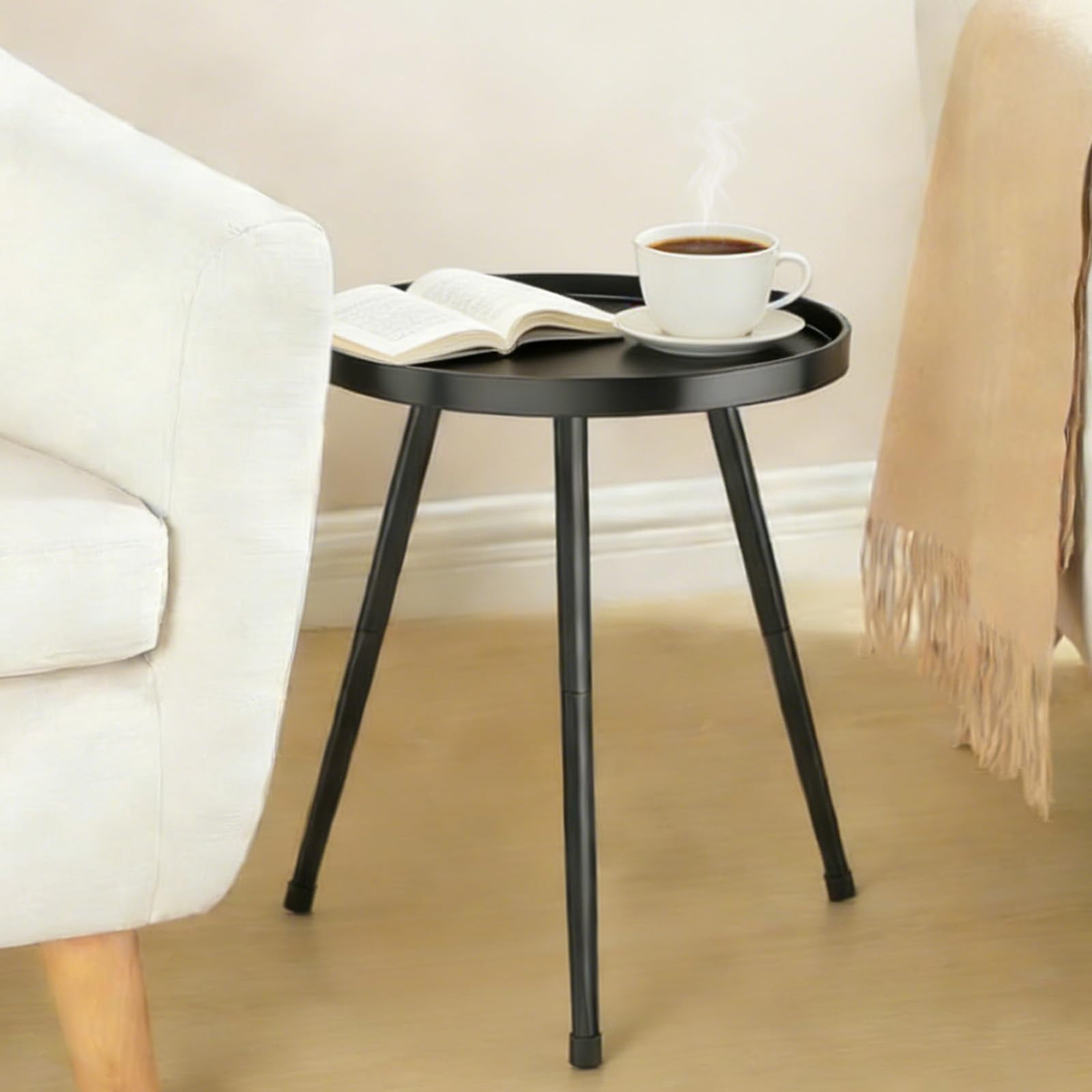 LMGVRZK easy-assembly table; screw-on legs in minutes.