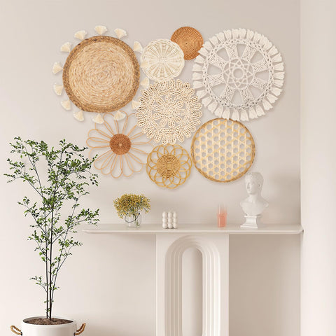 LOCS MICRAI wall decor ideas showcasing versatile placements in a room.