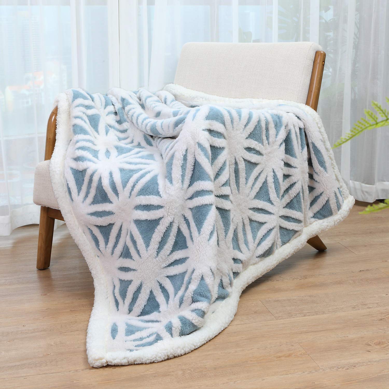 LOMAO Sherpa fleece blanket light blue spread on bed for comfort
