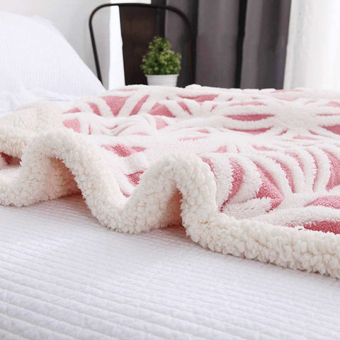 LOMAO Sherpa fleece blanket pink on sofa for relaxed evenings