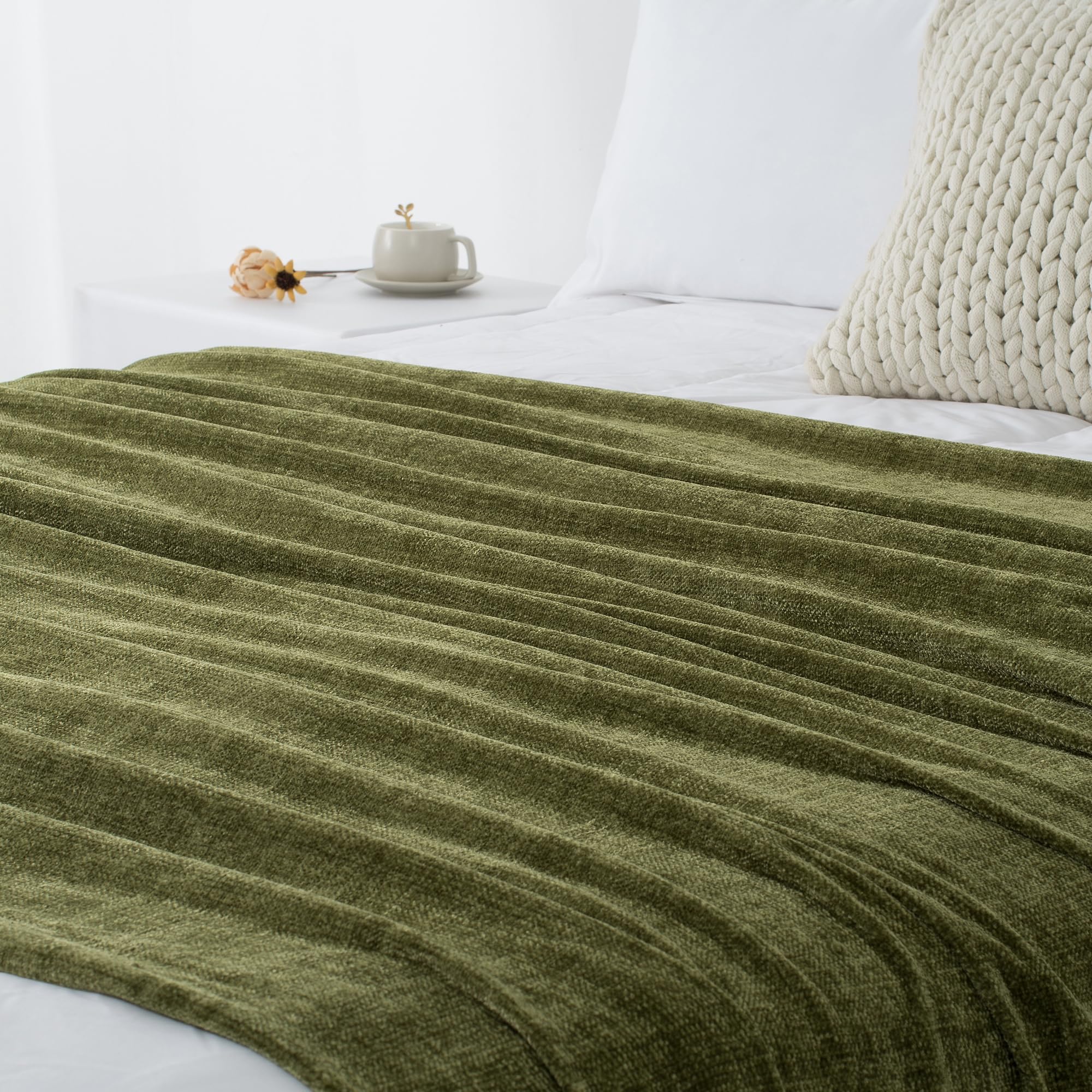 LONG CREATE easy-care chenille blanket stays soft after washes