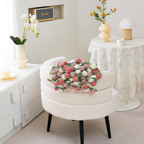 Longhui Bedding multi-color rose blanket captures vibrant hues for gift-ready decor.