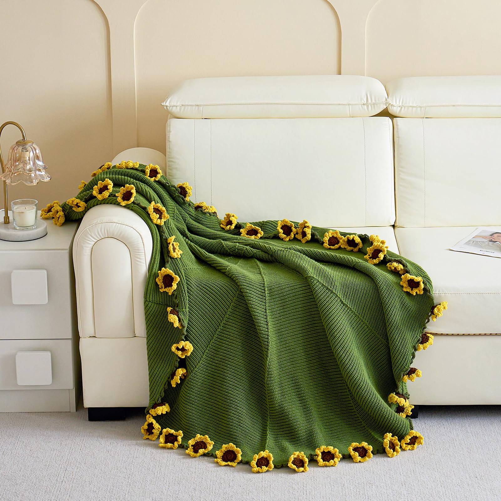 Longhui Bedding rose bouquet blanket serves as a decorative centerpiece.