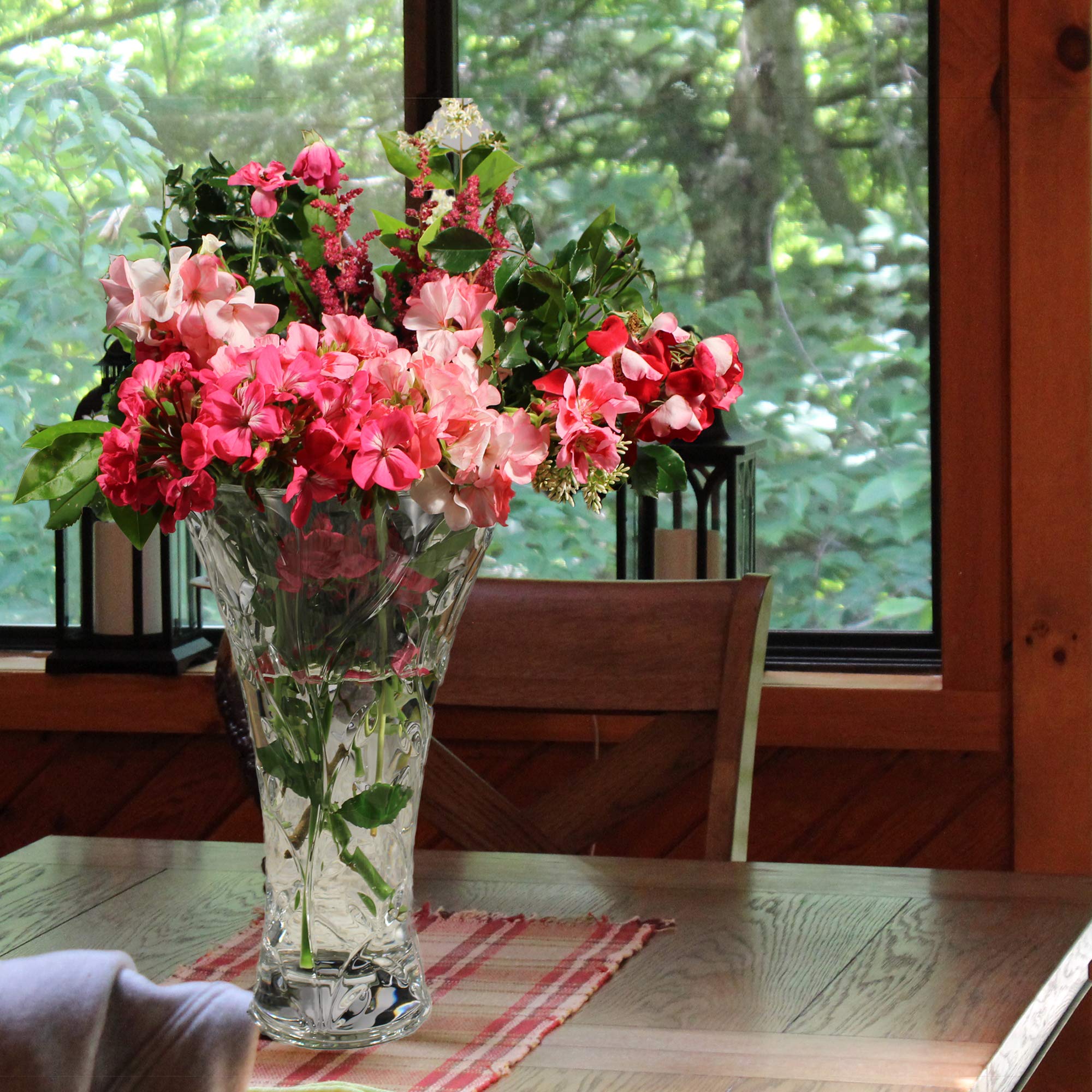 Lorren Crystal Laurus Vase flared opening enhances flower presentation and arrangement