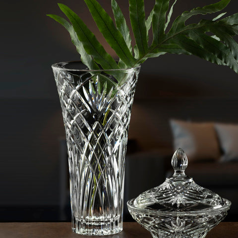 Lorren Home Trends Melodia vase is dishwasher safe for easy cleanup.