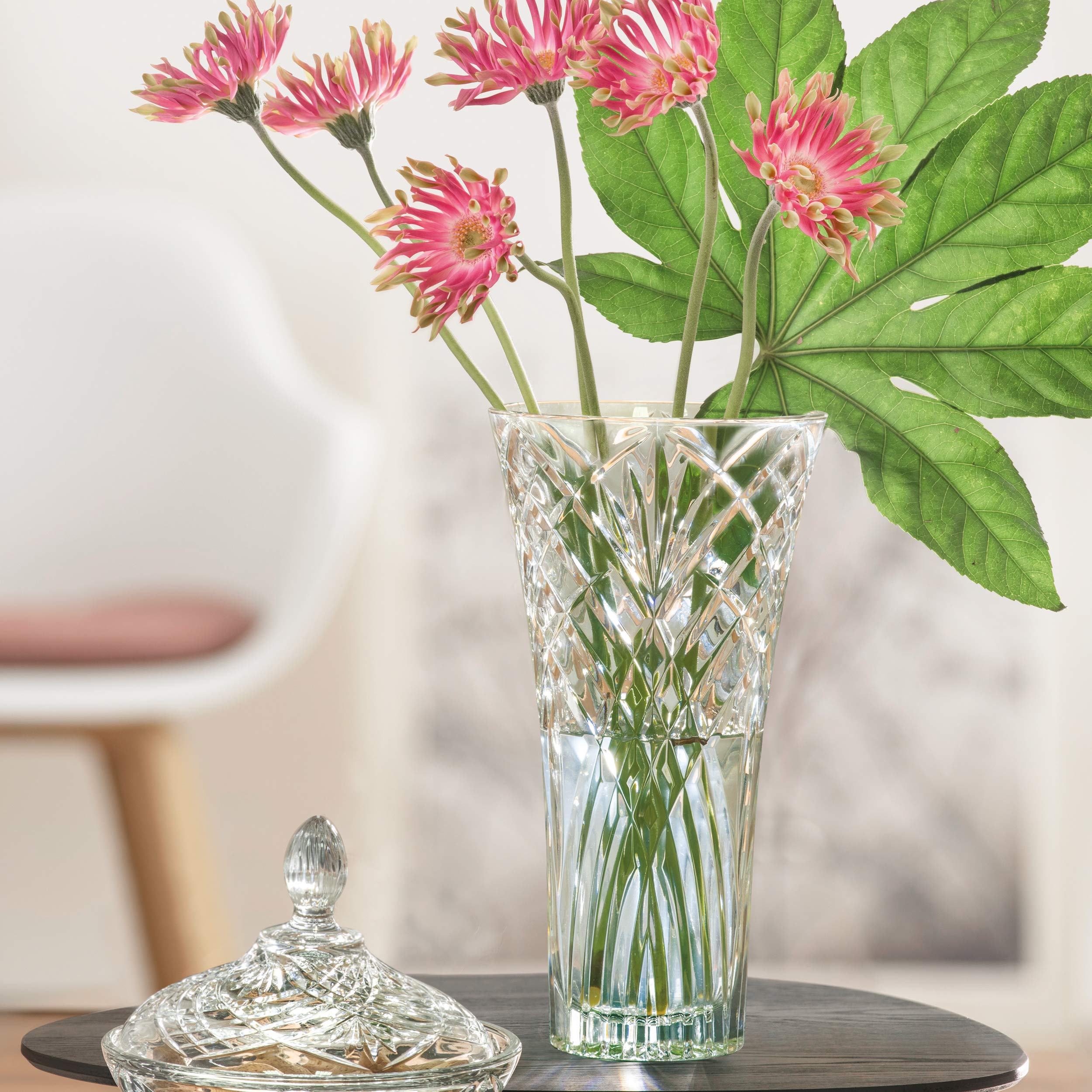 Lorren Home Trends Melodia reflects Italian craftsmanship for refined decor.