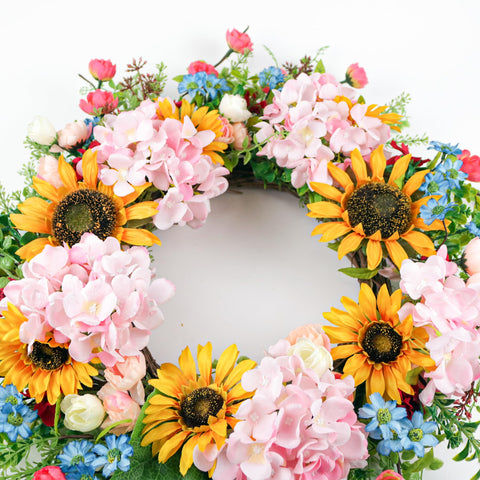 Lotus Hills daisy accent wreath brightens living spaces.