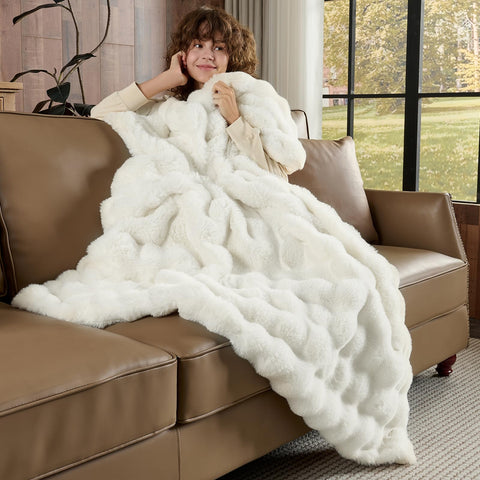 Lotus Karen reversible blanket with 800gsm rabbit fluff and 280gsm fleece.