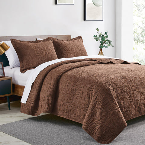 Love's cabin all-season versatility shown in bed setup