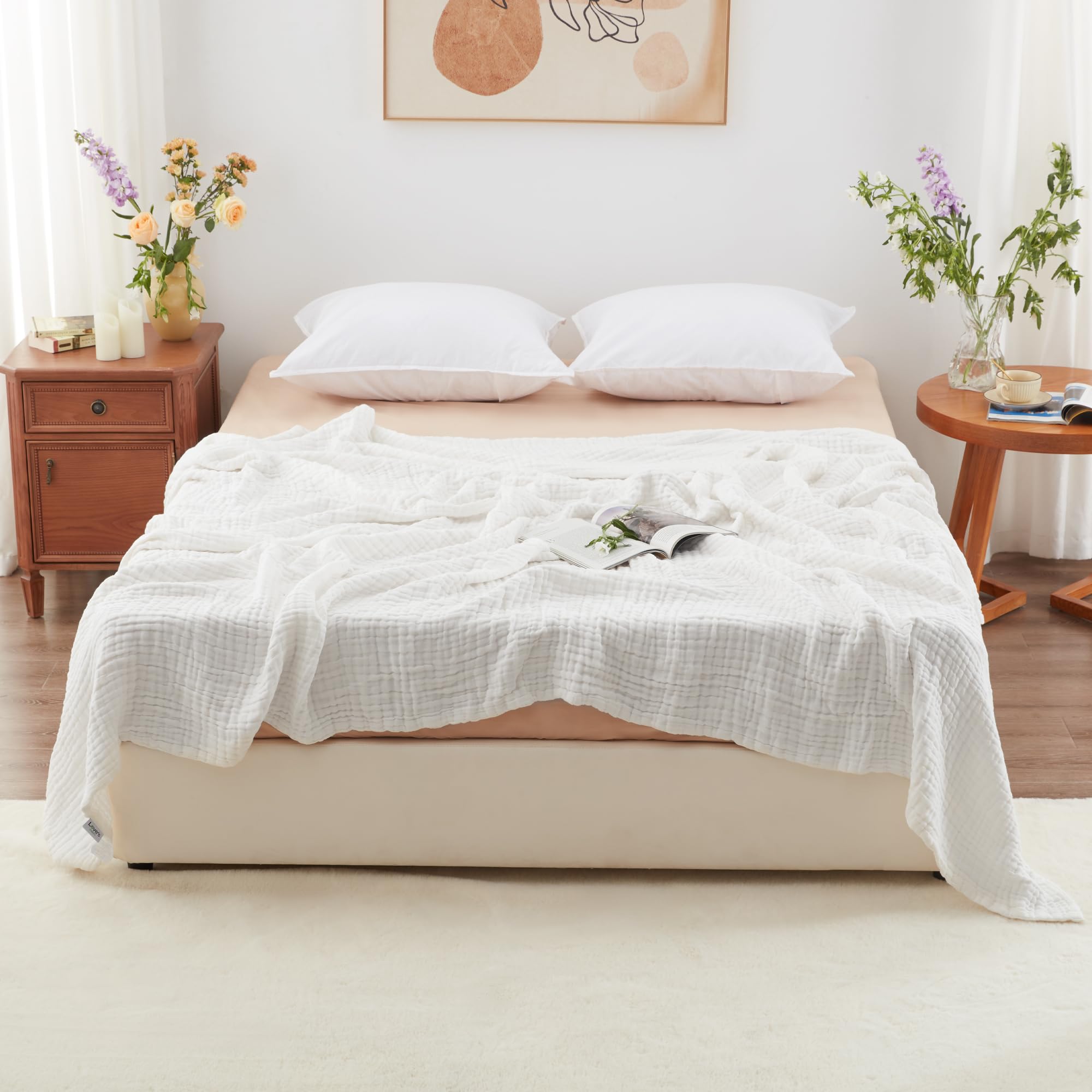 Love's cabin king-size blanket edge detail highlights durable stitching and warmth.