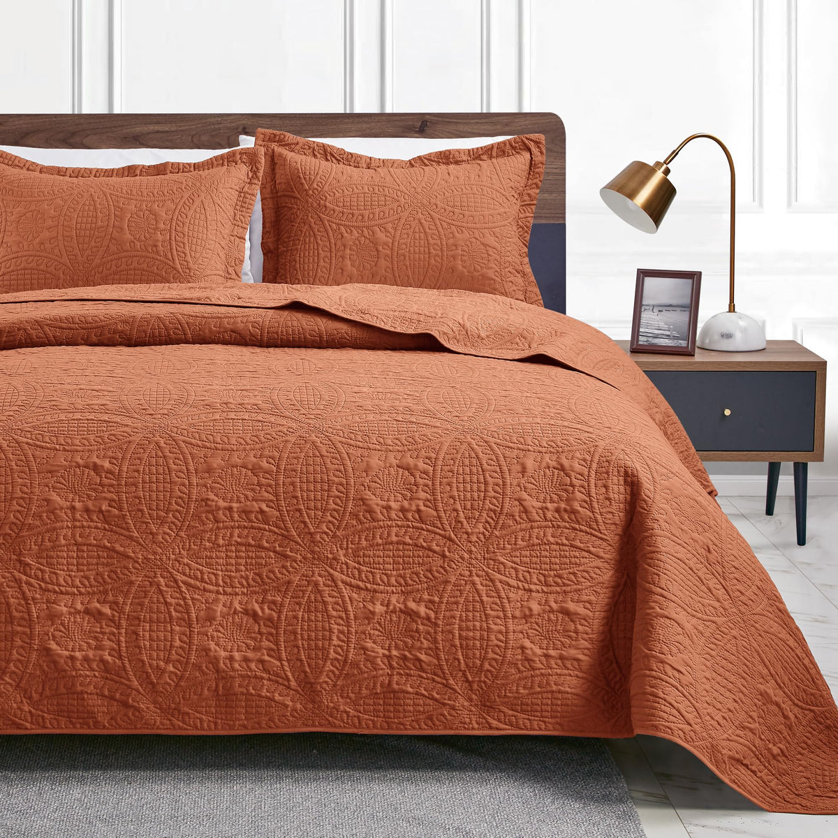 Love's cabin coin-pattern quilt for queen bed in umber, stylish year-round appeal.