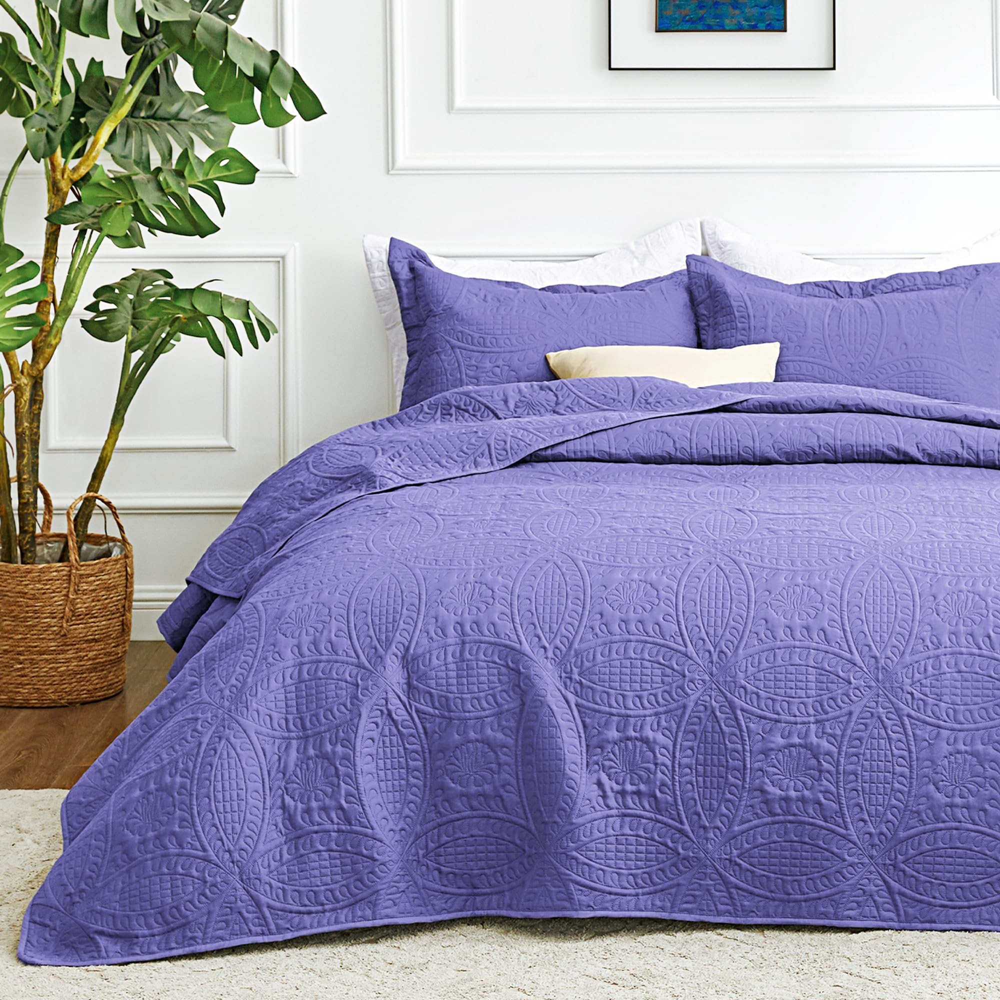 Love's cabin coin pattern quilt on a bed provides all-season comfort.