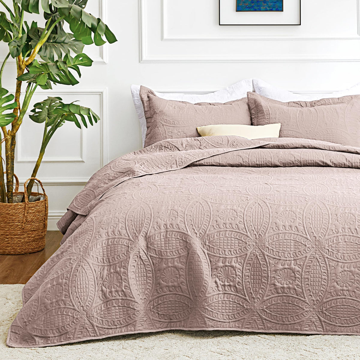 Love's cabin king-size quilt on burlwood bed for year-round comfort