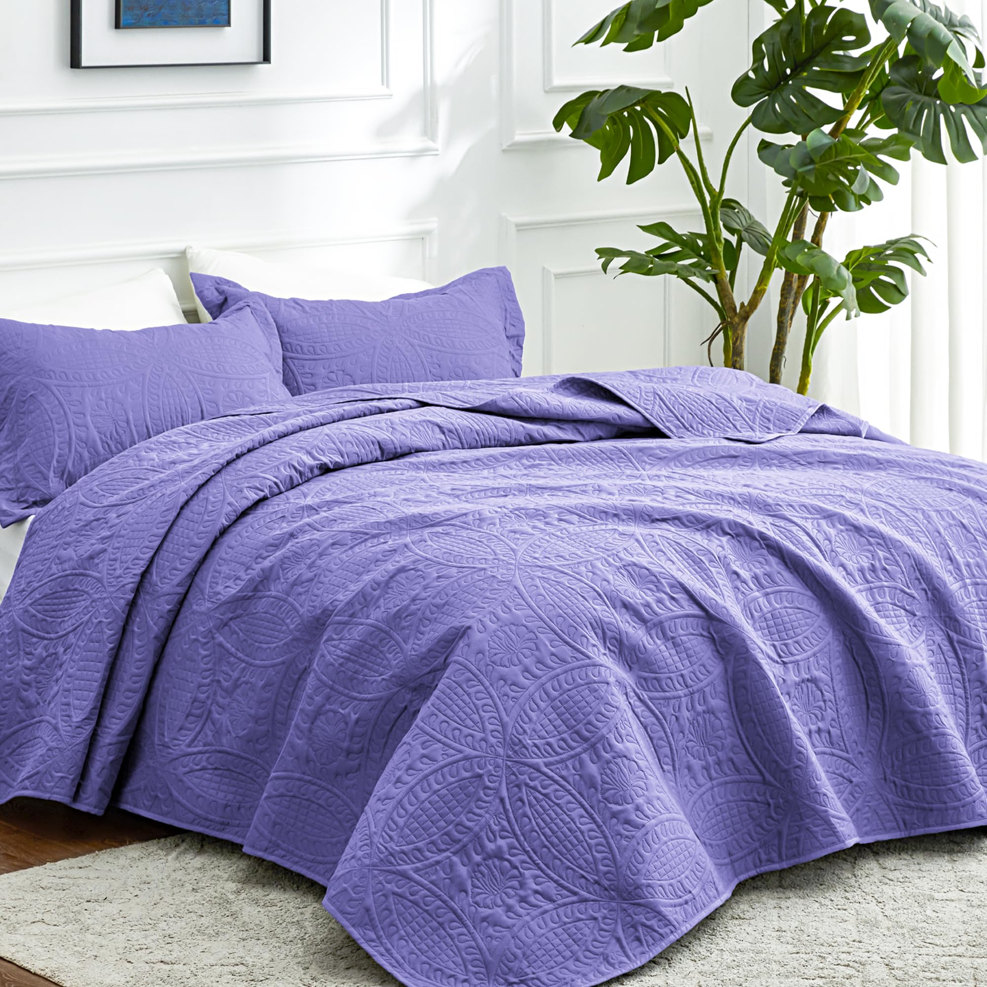 Love's cabin lightweight bedspread with soft, durable feel.