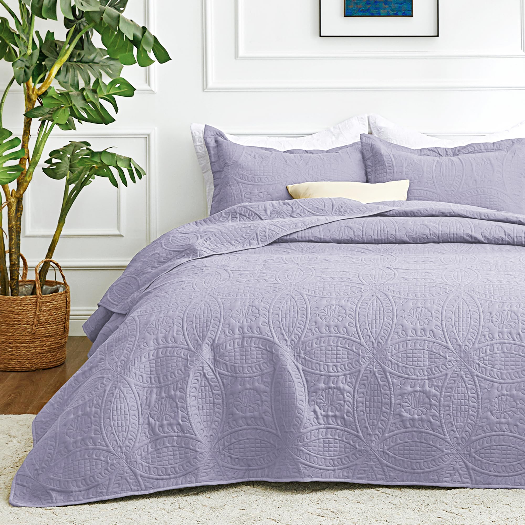 Love's cabin coin-pattern coverlet on a queen bed for all-season comfort