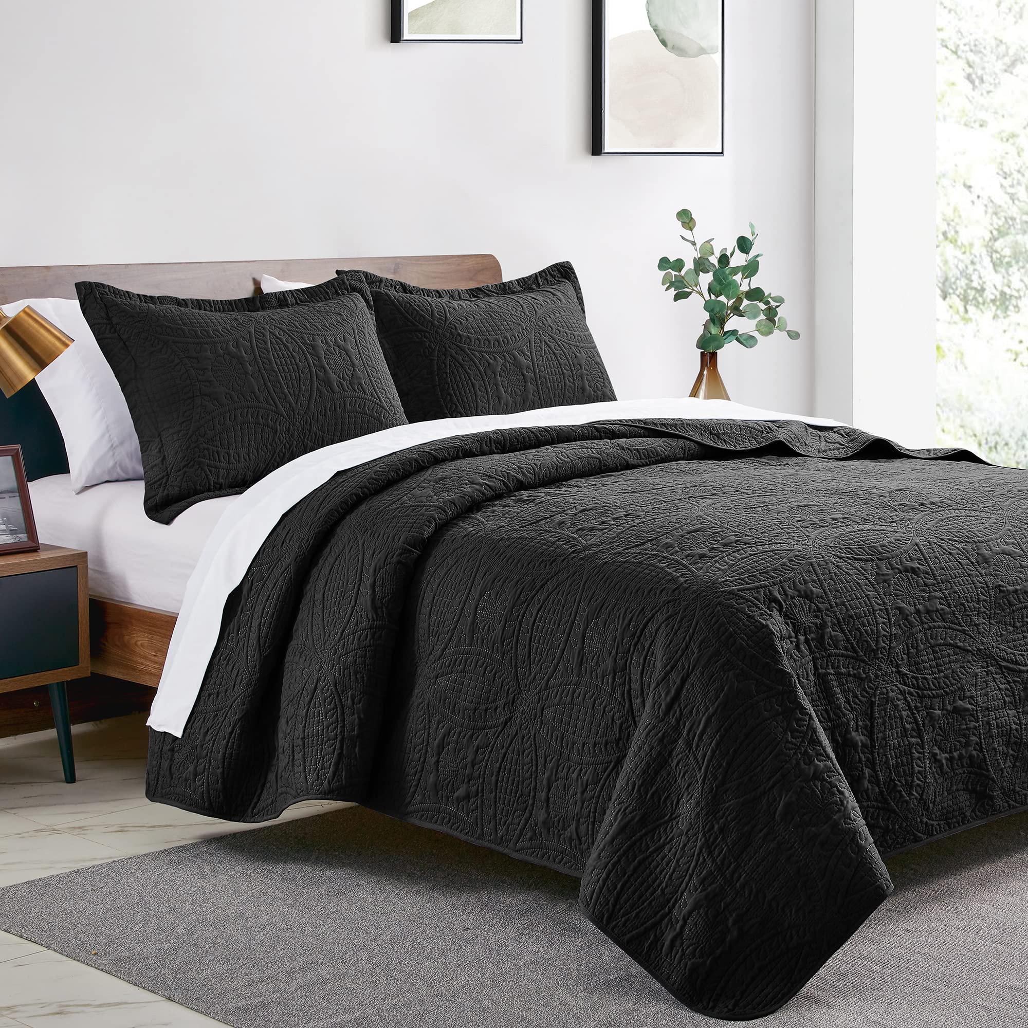 Love's cabin Cal King quilt set with two matching shams