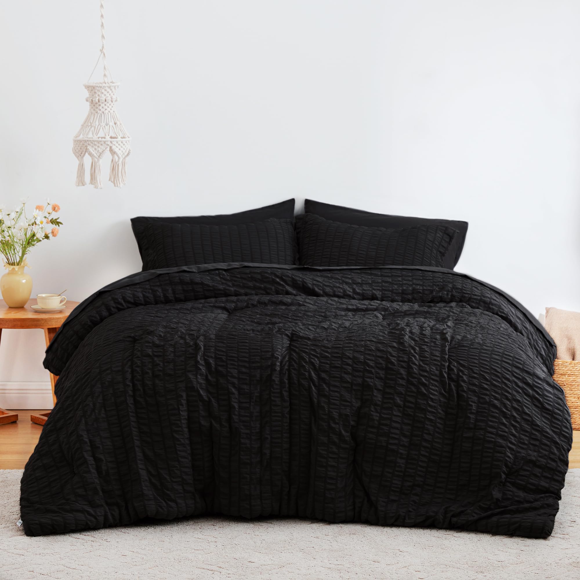 Love's cabin seersucker king flat sheet offers smooth coverage and easy coordination with the rest of the set.