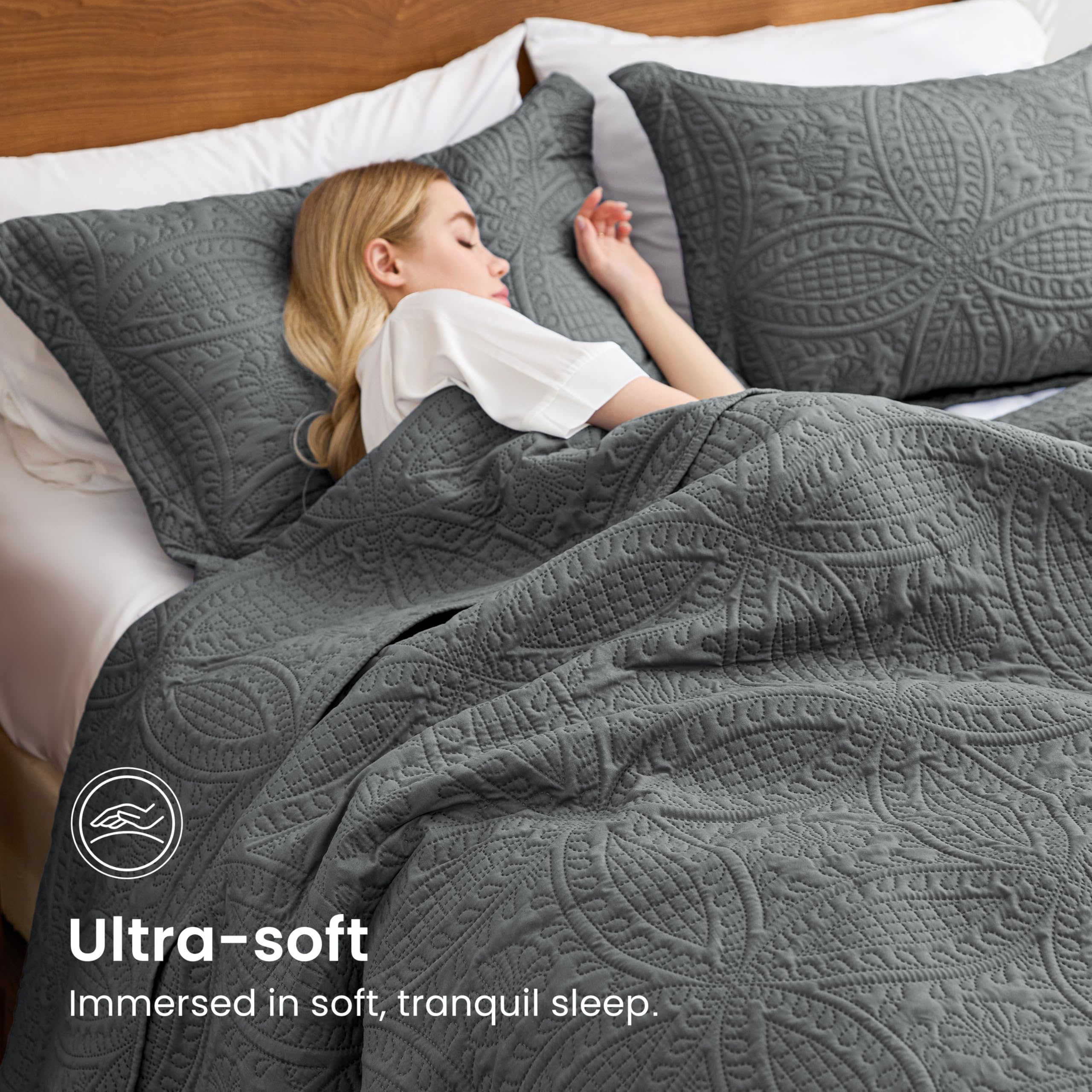 Love's cabin soft polyester fabric texture offers cozy nights.