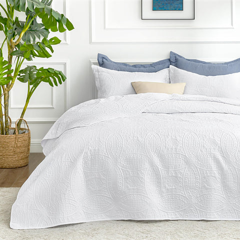 Love's cabin Twin Quilt Set coin pattern closeup showing textured stitching for a soft, durable bedspread.