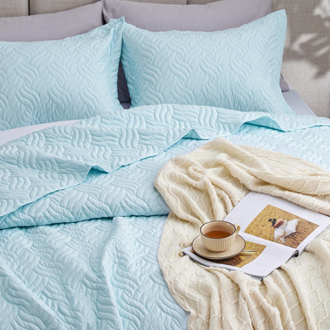 Love's cabin versatile layering for year-round bedroom styling.
