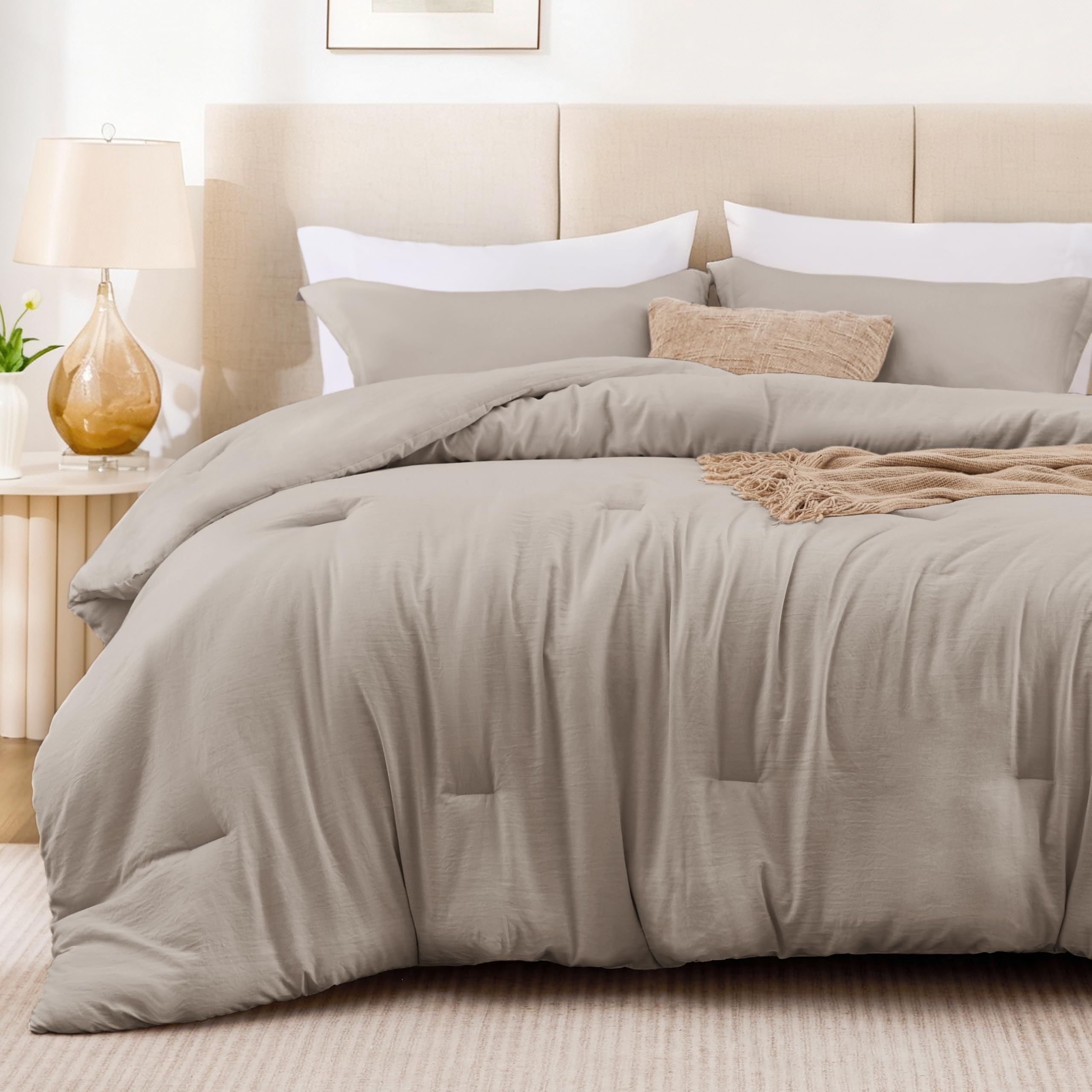Love's cabin Burlwood comforter soft fabric feels breathable and skin-friendly for all-season sleep.